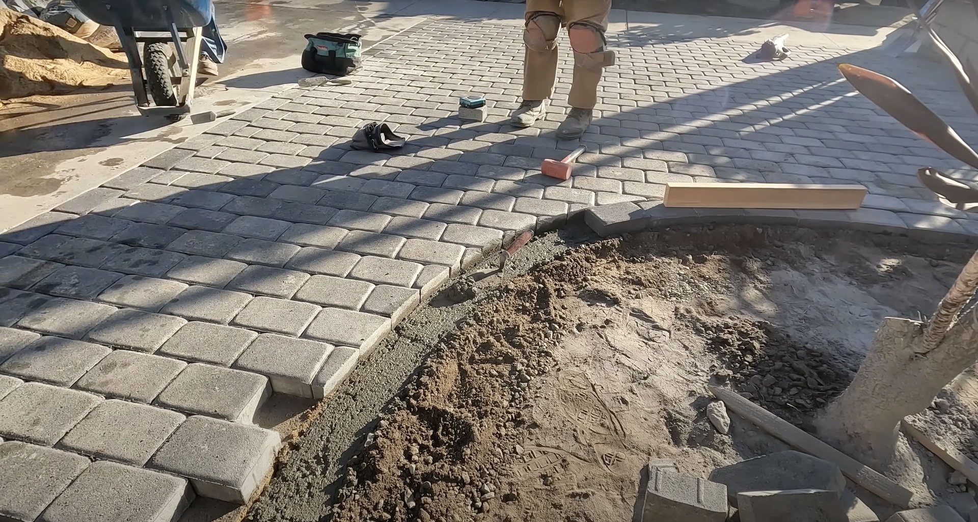 High-quality paver and concrete work in Cuyahoga Falls area Professional paver and concrete installation by skilled workers