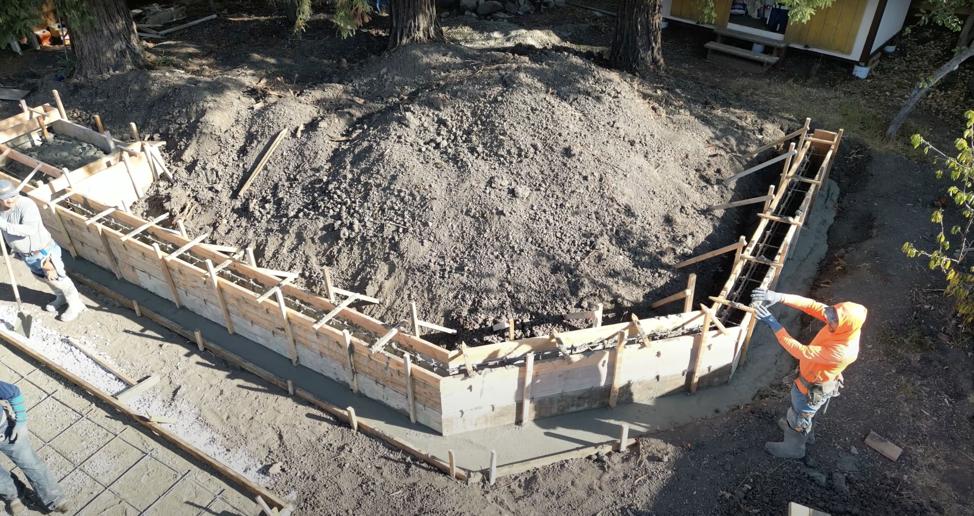 Foundation concrete work with proper forms and reinforcement setup Foundation concrete forms and rebar preparation for residential construction
